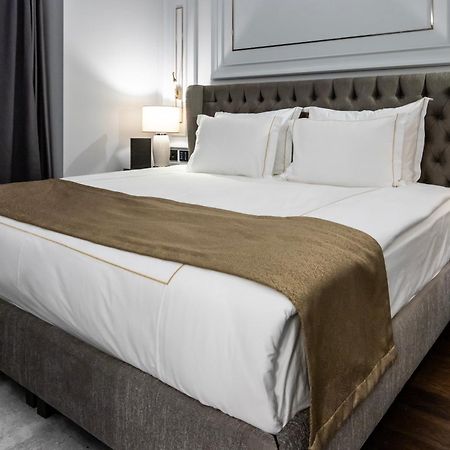 Xheko Imperial Luxury Hotel & Spa Tiranë Luaran gambar A bed runner