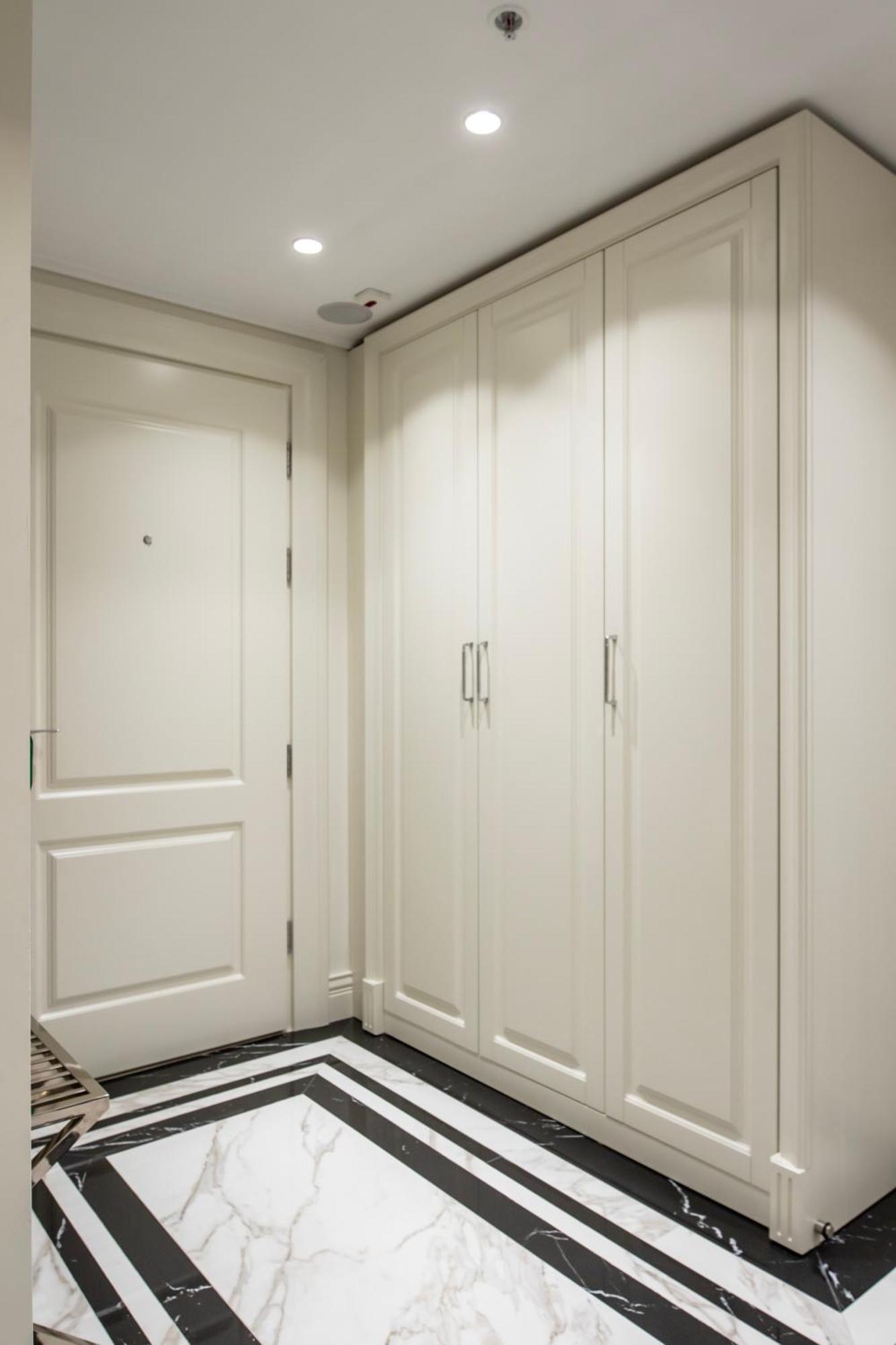Xheko Imperial Luxury Hotel & Spa Tiranë Luaran gambar A wardrobe
