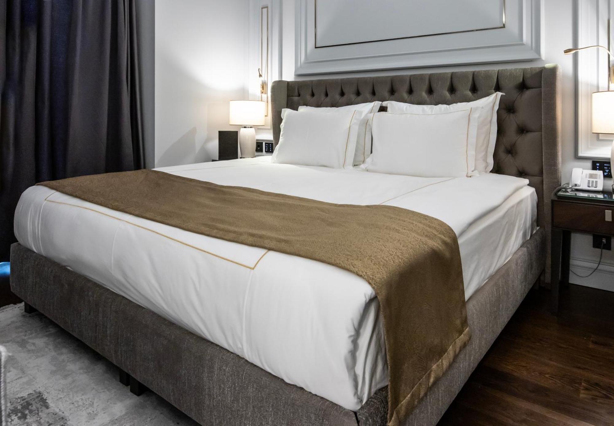 Xheko Imperial Luxury Hotel & Spa Tiranë Luaran gambar A bed runner