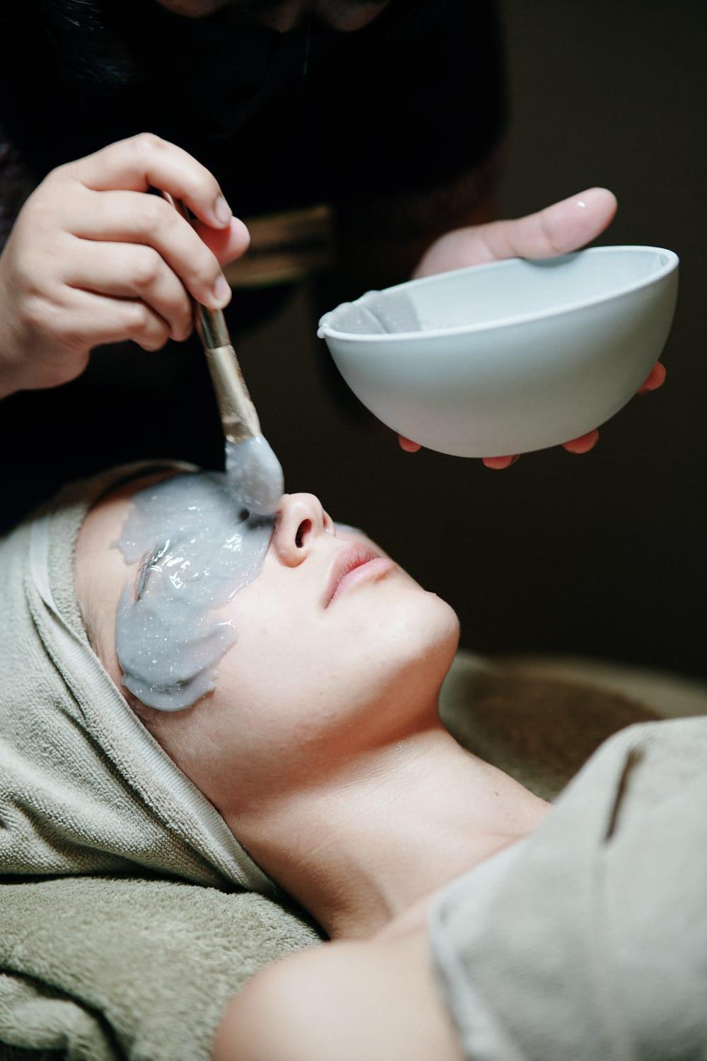 Xheko Imperial Luxury Hotel & Spa Tiranë Luaran gambar A facial treatment