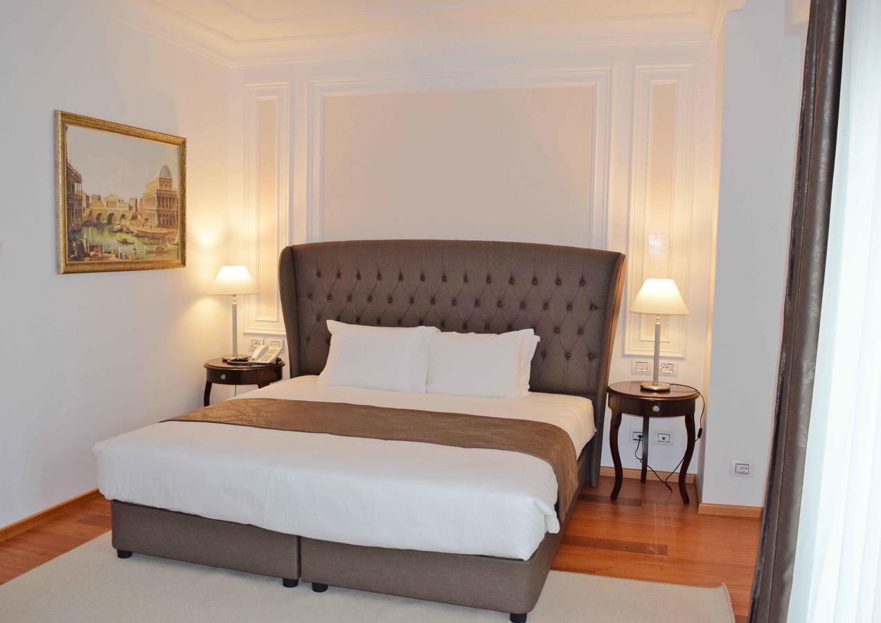 Xheko Imperial Luxury Hotel & Spa Tiranë Luaran gambar A bedroom at the hotel