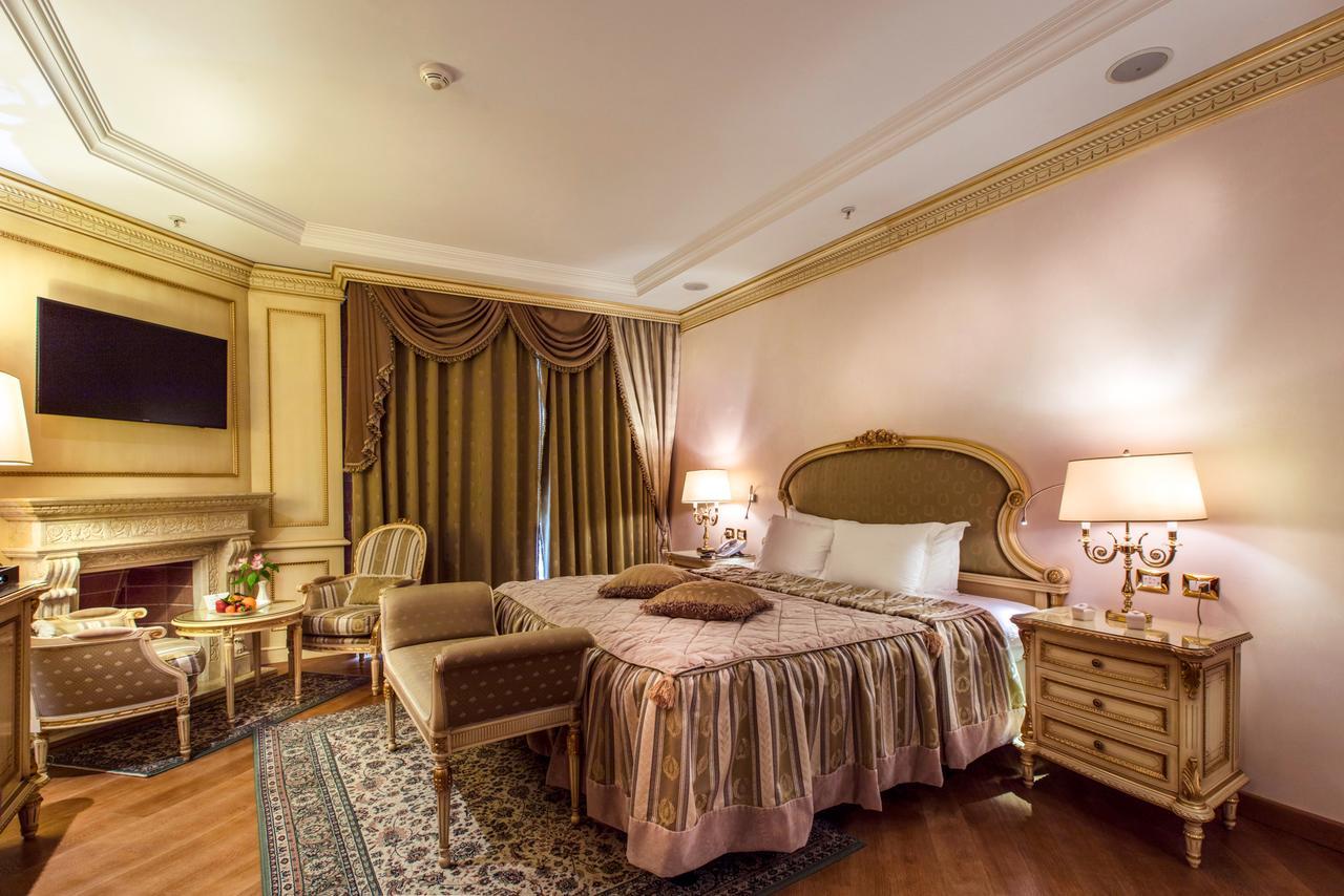 Xheko Imperial Luxury Hotel & Spa Tiranë Luaran gambar A bedroom at the hotel